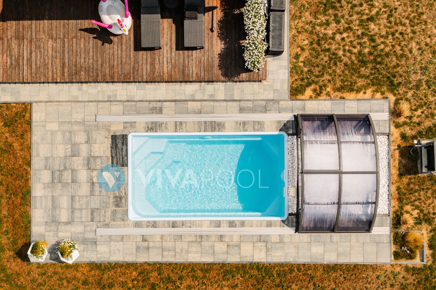 Moderner Polyesterpool VIVAPOOL - Radomsko, Polen, Überdachung und Poolbau