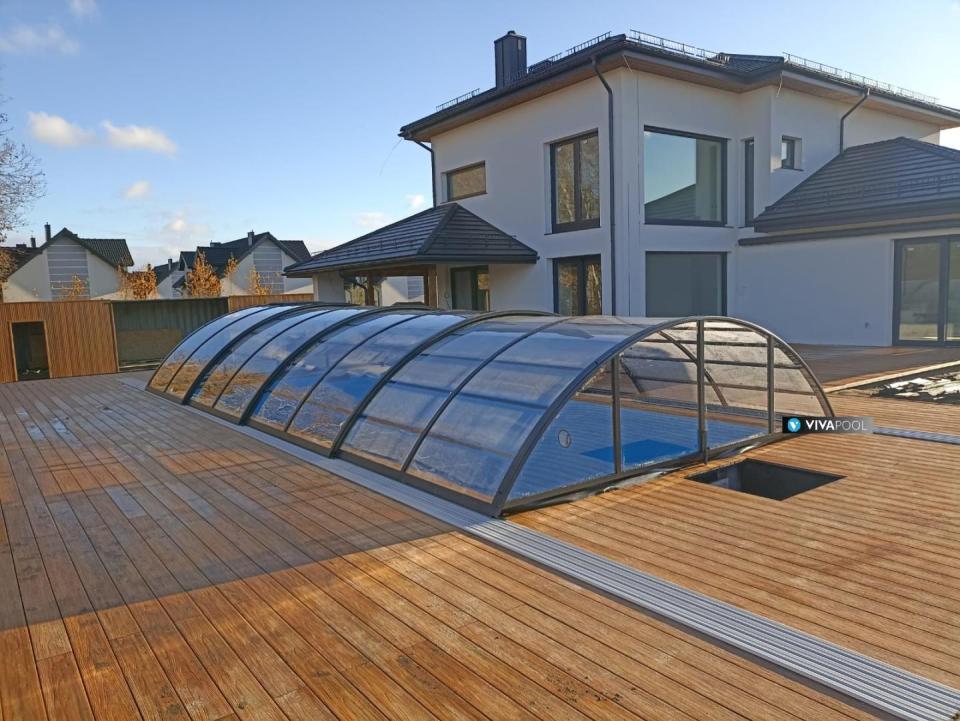 vivapool-polen-schlankes-gartenversteck