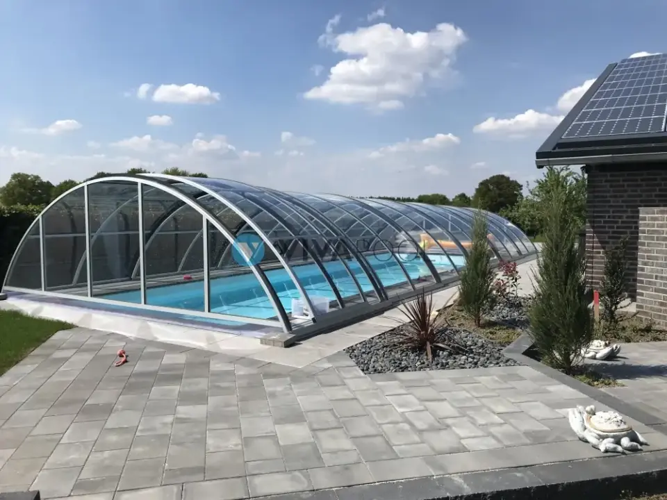 vivapool-polen-stilvolle-grundstuckskuppel
