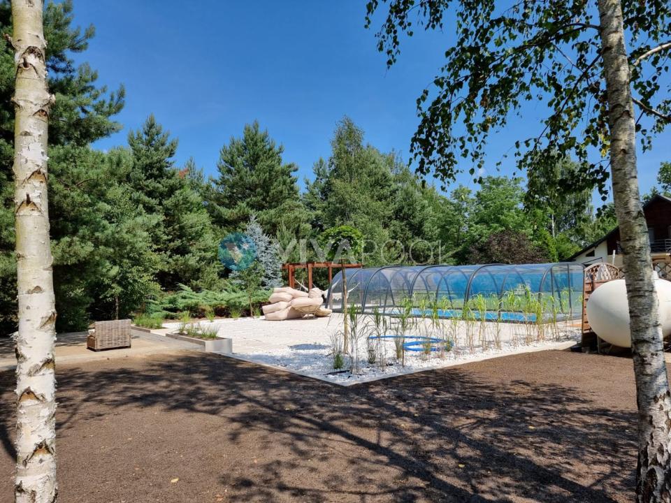 vivapool-polen-imposante-gartenvorhang