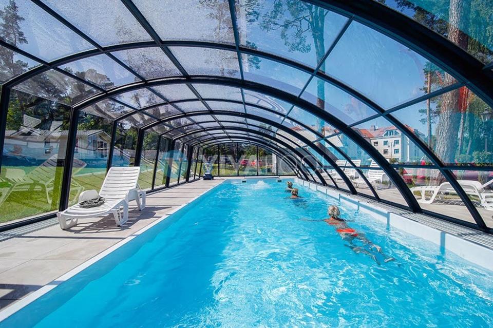 vivapool-polen-polycarbonat-haus-eleganz