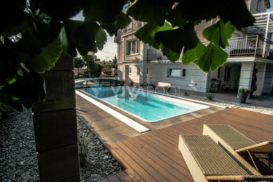 vivapool-polen-weitlaufiger-freizeitpool-stil